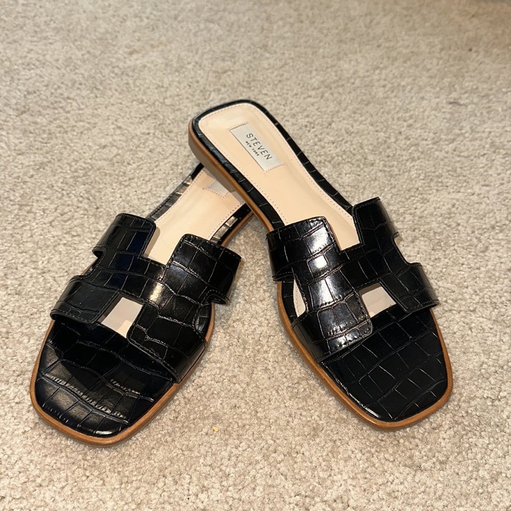 Steve Madden Hadyn Black Crocodile Slides